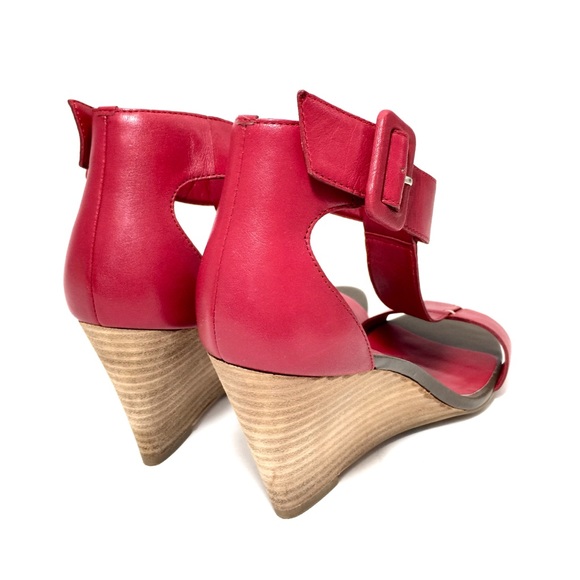 🌹Caslon Red Leather T-Strap Wedge Sandals🌹 - Picture 6 of 8